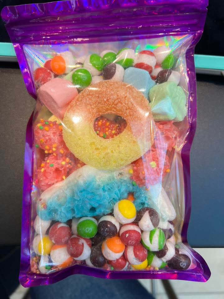 🎉 Rainbow Freeze-Dried Candy Party Mix – 8 oz Bag 🎉